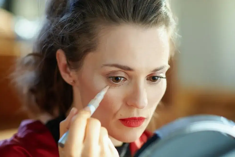 Różowy korektor do czego? Odkryj jego sekrety i zalety w makijażu