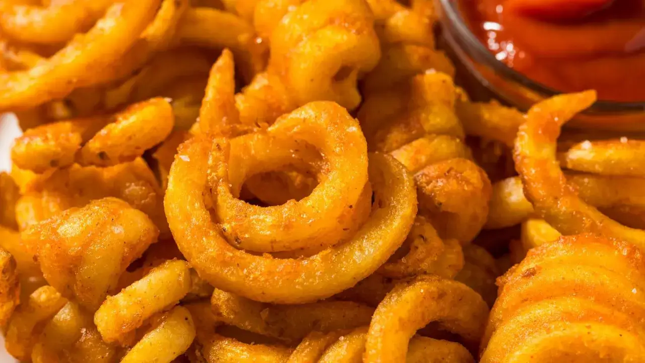 Gdzie kupić zakręcone frytki? Sklepy, restauracje i domowe triki!