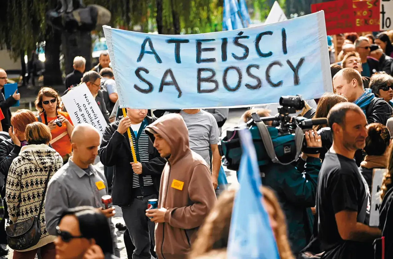 Kto to jest ateista? Zaskakujące fakty o niewierzących osobach