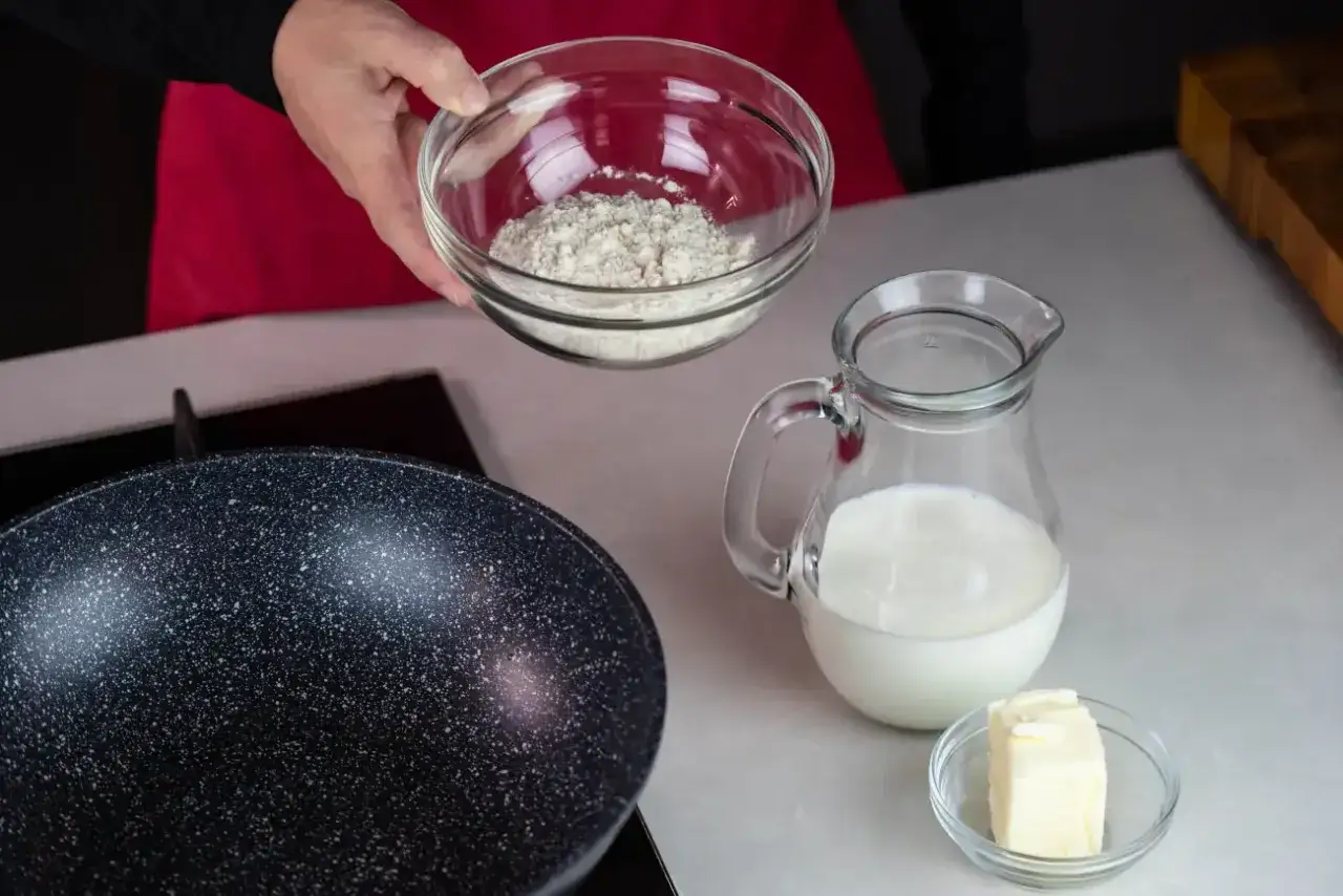 Jaka mąka do beszamelu? Sprawdzone typy i sekret gładkości