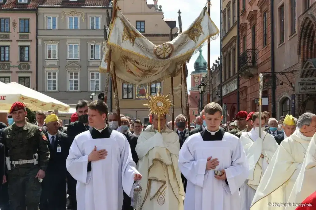 Czy w Boże Ciało trzeba iść do kościoła? Obowiązek i konsekwencje