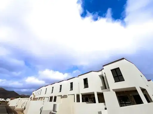 Czy warto kupić apartament na Fuerteventurze? Sprawdź rynek i zyski