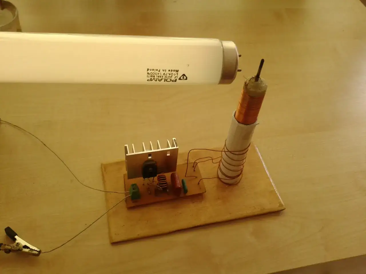 Cewka Tesli jak zrobić: Prosty sposób na zbudowanie wysokiego napięcia