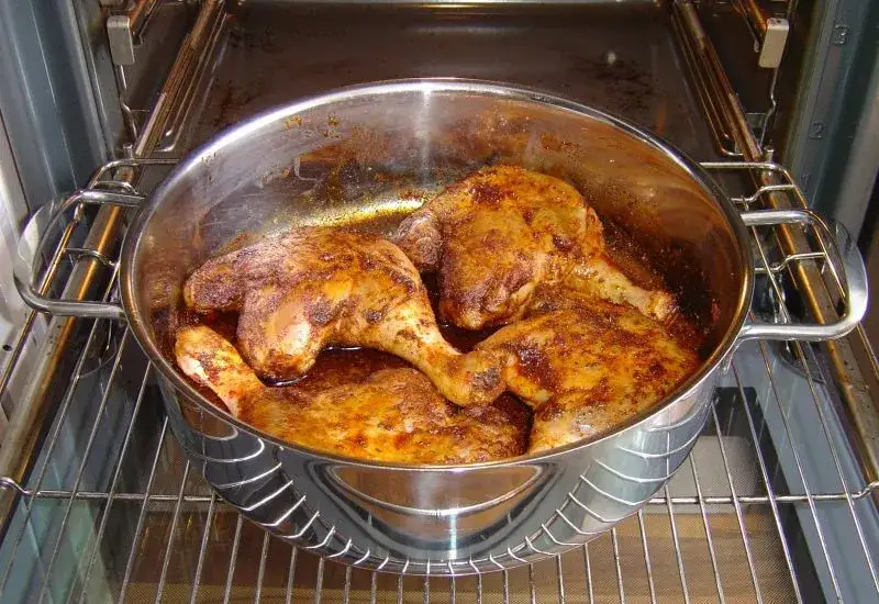 Jak piec udka z kaczki w piekarniku, aby były soczyste i chrupiące