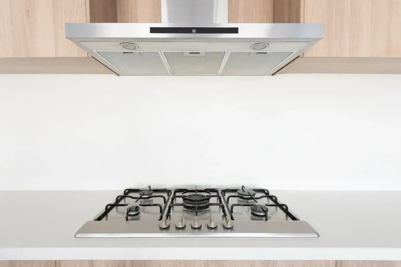 Jaki okap do kuchenki gazowej w bloku – uniknij błędów przy wyborze