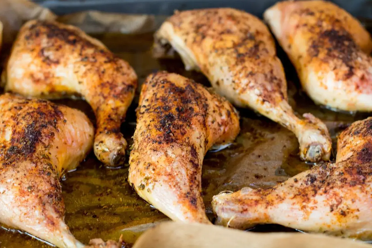 Ile piec udka z kurczaka? Czas i temperatura na soczyste mięso!