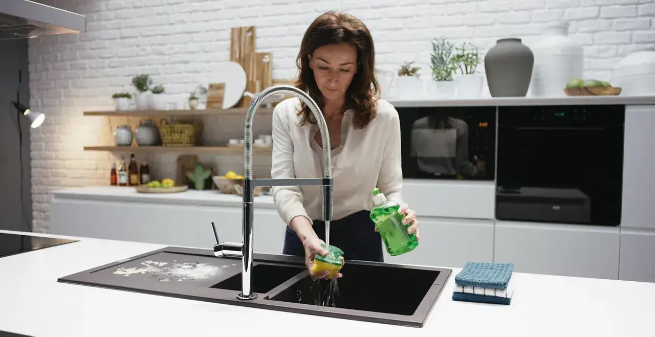 Tectonite: Skuteczne czyszczenie czarnego zlewu bez smug i kamienia