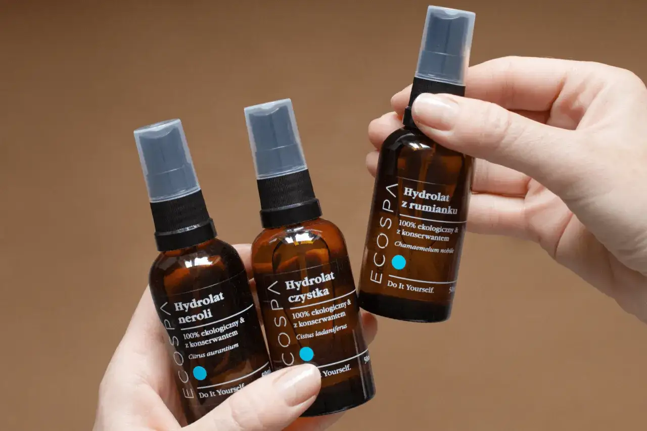 Jaki hydrolat na trądzik? Ekspert radzi: TOP 7 dla Ciebie!