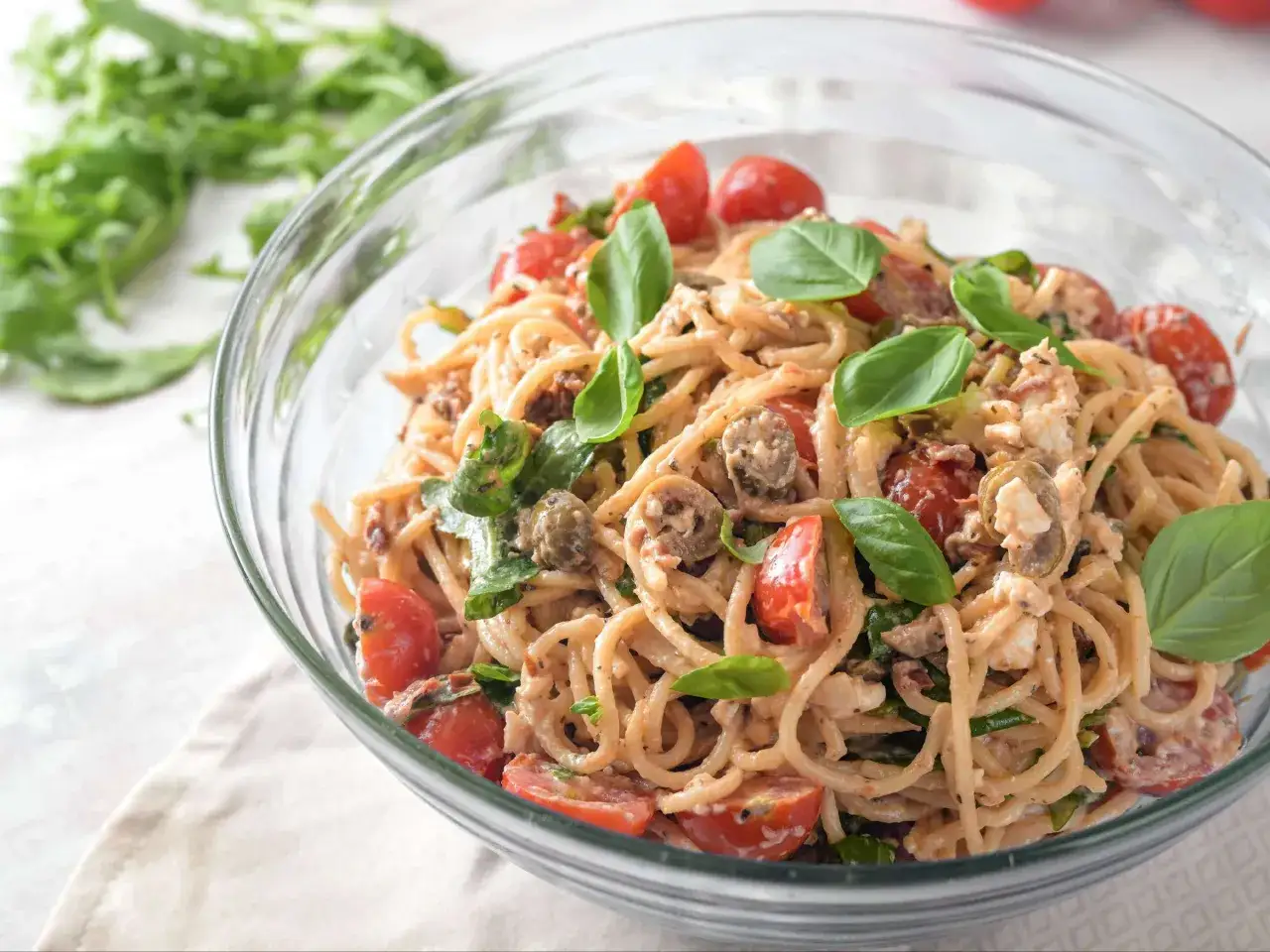 Spaghetti mit Salat: Partyhit oder Beilage? Rezepte & Tipps
