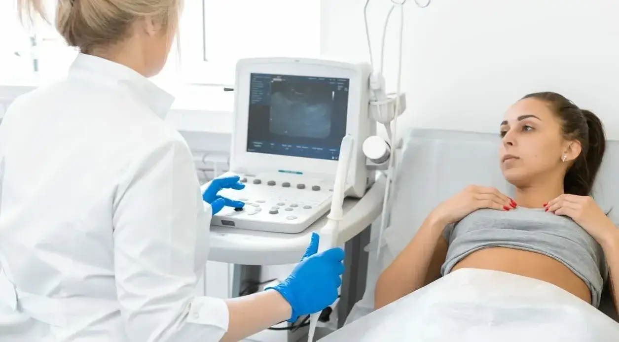 Co dokładnie widzi ginekolog podczas badania? Sprawdź, co jest oceniane