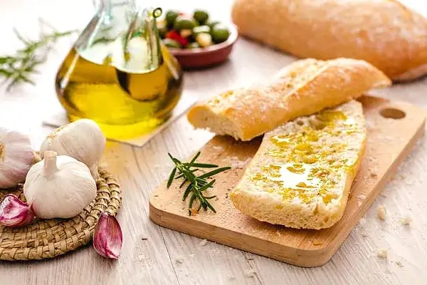 Oliwa niefiltrowana do czego? Odkryj jej niezwykłe zastosowania w kuchni