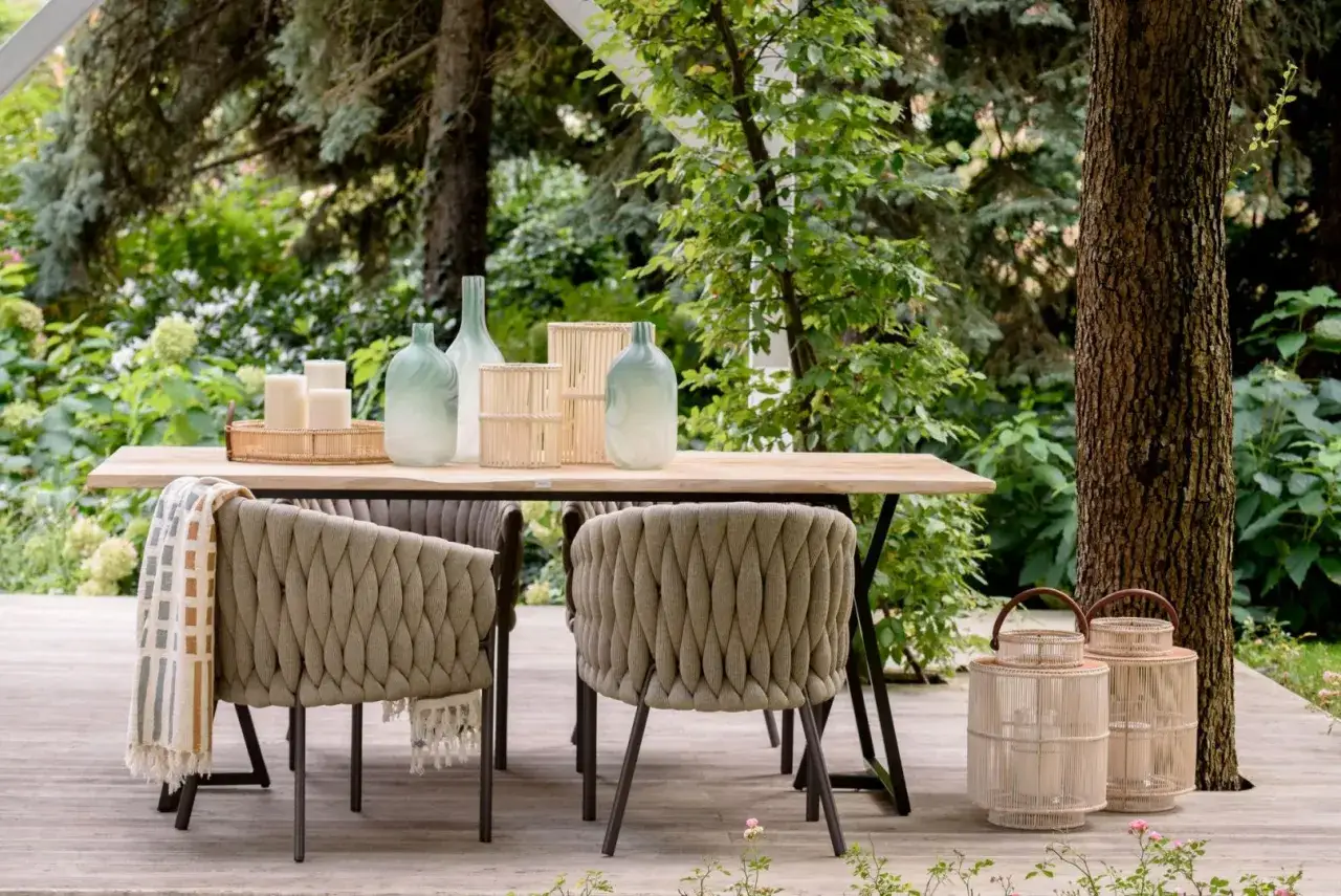 Kolor mebli ogrodowych: Trendy, porady i inspiracje na 2024