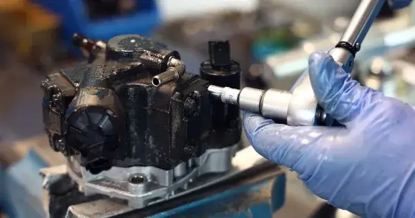 Objawy uszkodzonej pompy wysokiego ciśnienia w silniku benzynowym