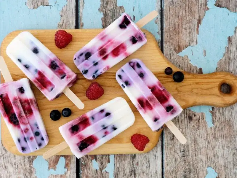 Jak zrobić lód bez foremek - proste i kreatywne metody na lód