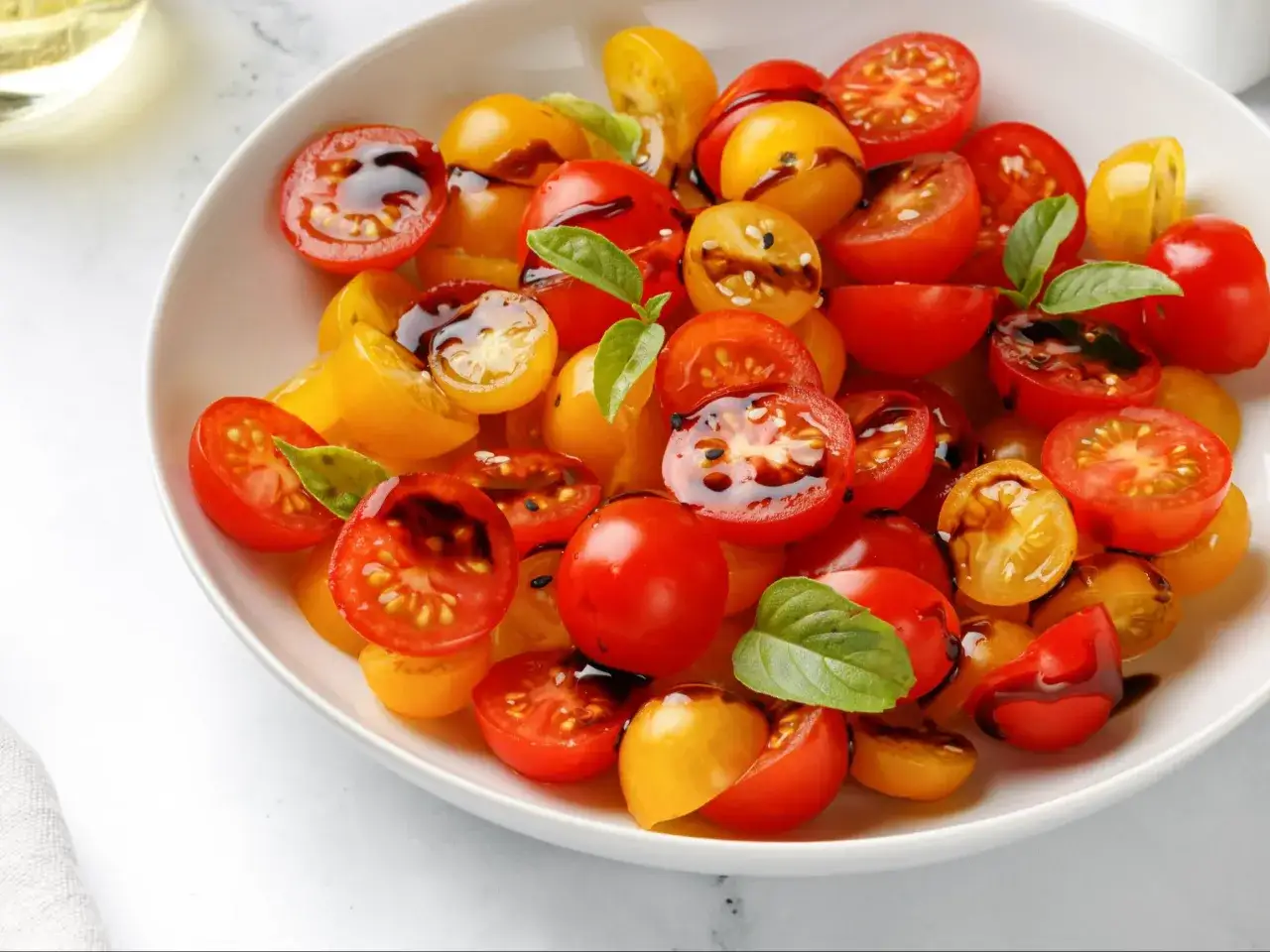 Wodnista sałatka z pomidorów? Odkryj 5 trików szefów kuchni
