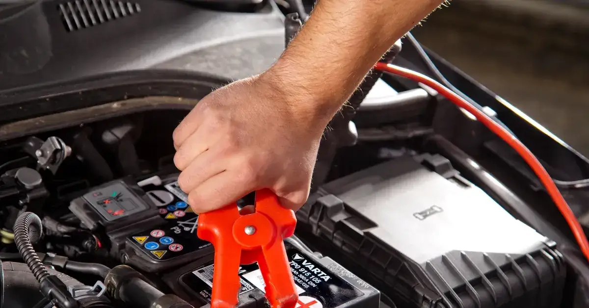 Jak odpalić auto bez kabli - skuteczne metody na awaryjne uruchomienie