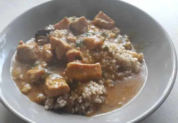 Czy ze schabu można zrobić gulasz? Sprawdź prosty przepis i porady