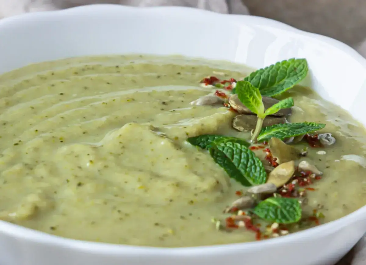 Jakie przyprawy do zupy z cukinii, aby wydobyć jej pełny smak?