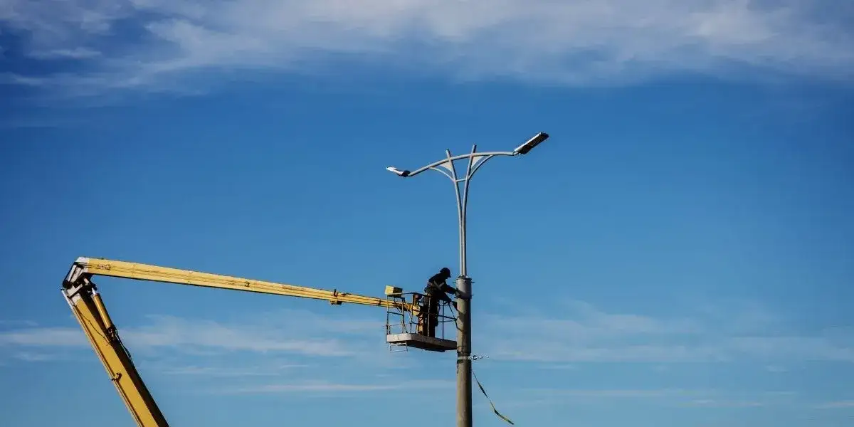 Wymiana oświetlenia na LED: remont czy modernizacja? Sprawdź różnice