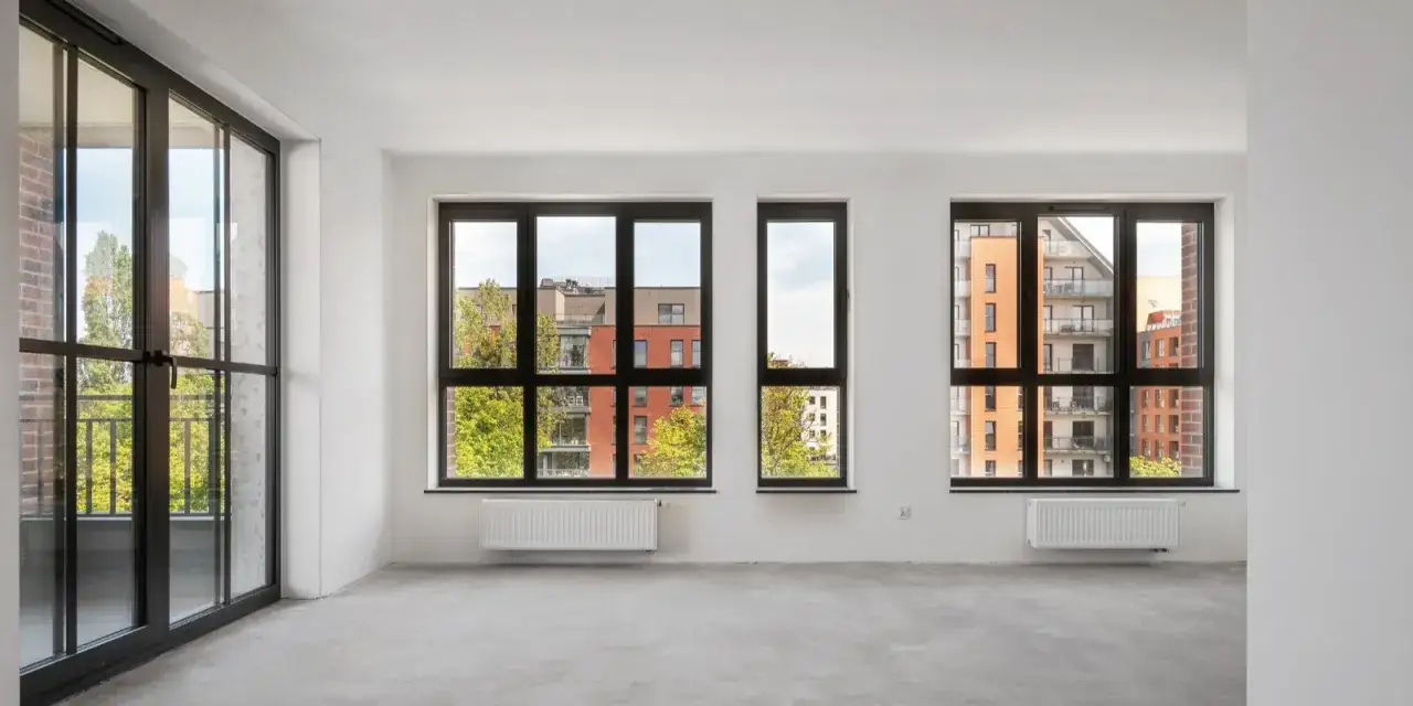 Szybka sprzedaż mieszkania po zakupie? Podatki, koszty, ryzyka i zysk