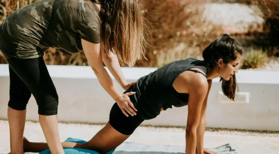 Ile zarabia instruktor jogi w Polsce? Zarobki 2024