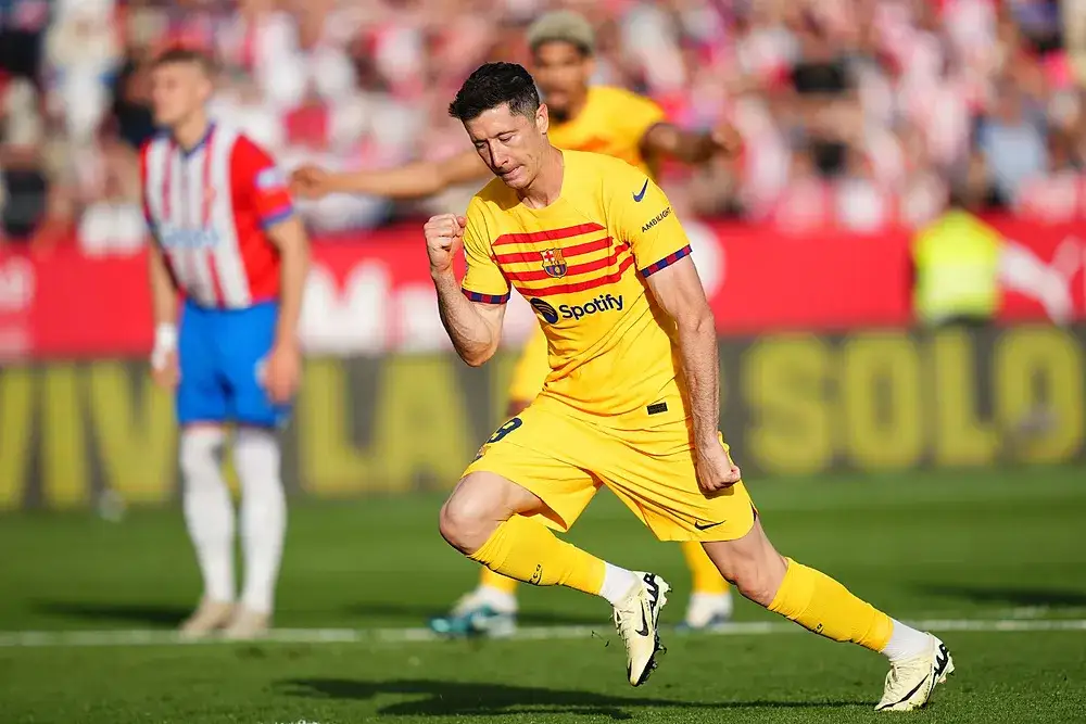 Zarobki Lewandowskiego na godzinę - jak piłkarz wyprzedza konkurencję?