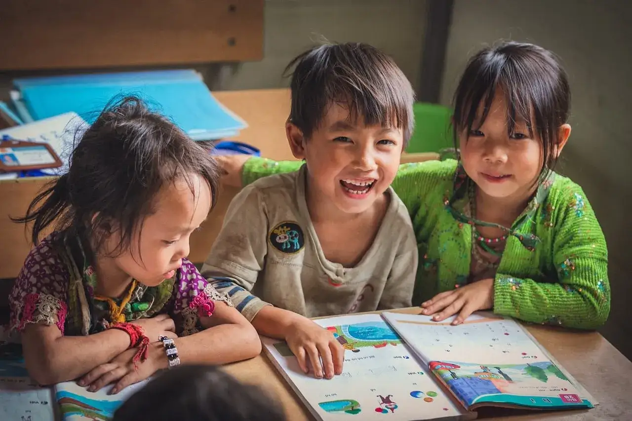 Jak monitorować osiągnięcia edukacyjne uczniów skutecznie i bez stresu
