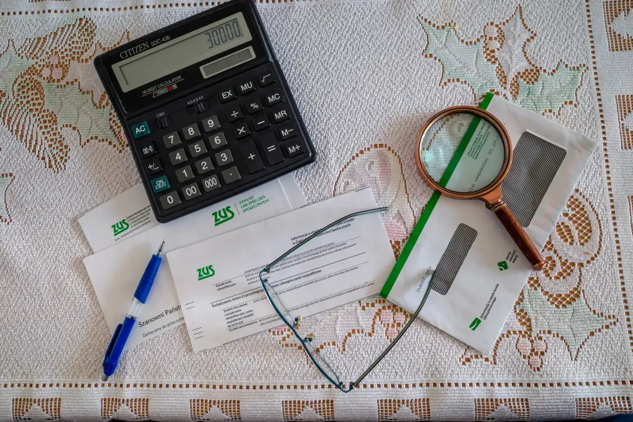 Przejście z renty na emeryturę ZUS: Automatycznie? Zyskaj więcej!