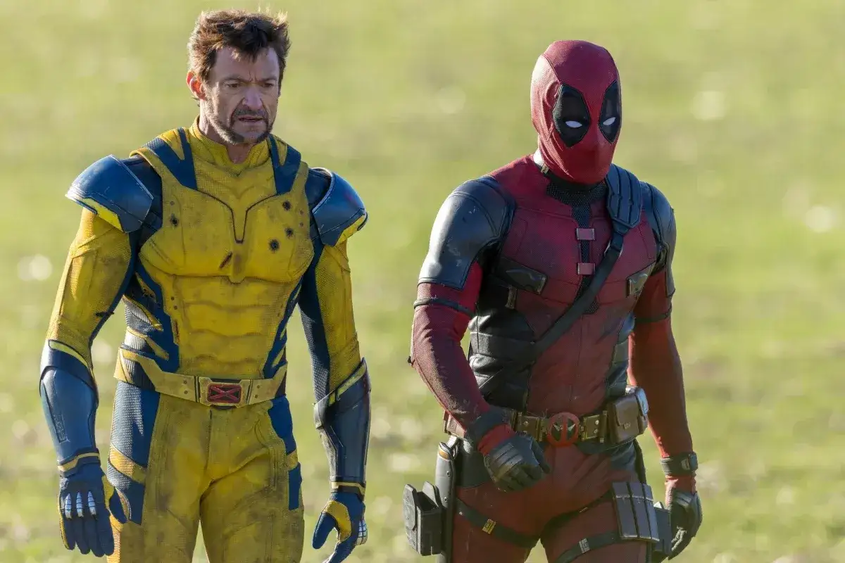 Wolverine i Deadpool w swoich kultowych strojach, zapowiedź premiery Deadpool 3.