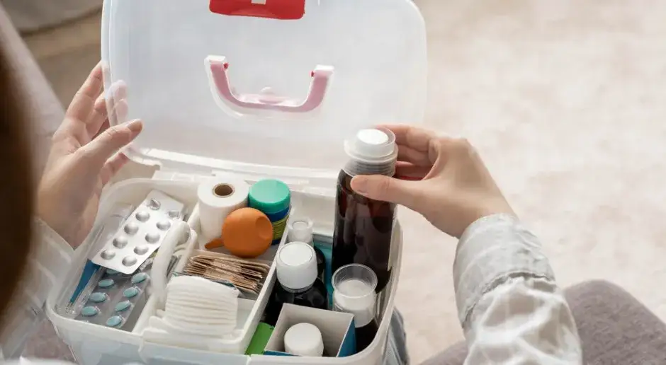 Apteczka pierwszej pomocy: Co musi się w niej znaleźć? Pełna lista