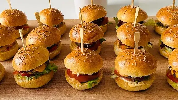 Mini burgers maison : secrets des pains moelleux & garnitures bluffantes