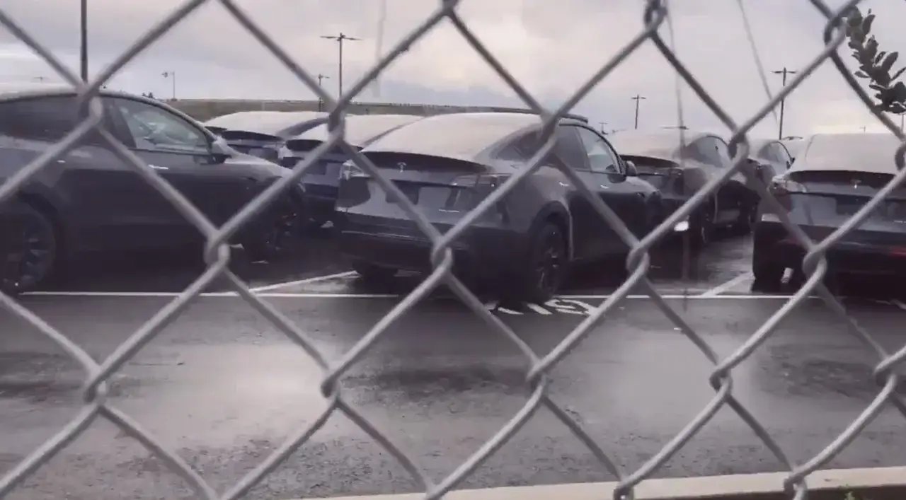 Ile waży Tesla Y? Zaskakujące różnice między wersjami i ich wpływ na wydajność