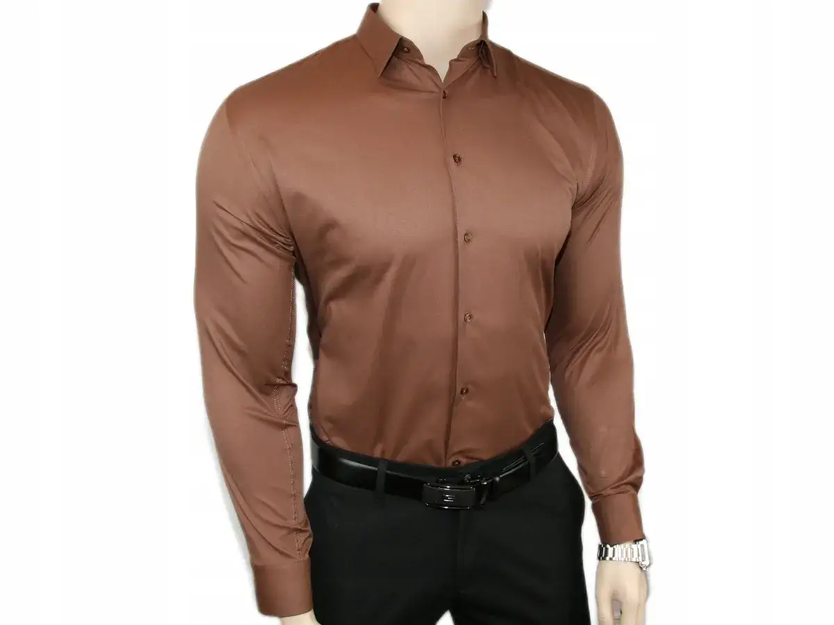 Brązowa koszula męska: odkryj modne stylizacje i obal mity!