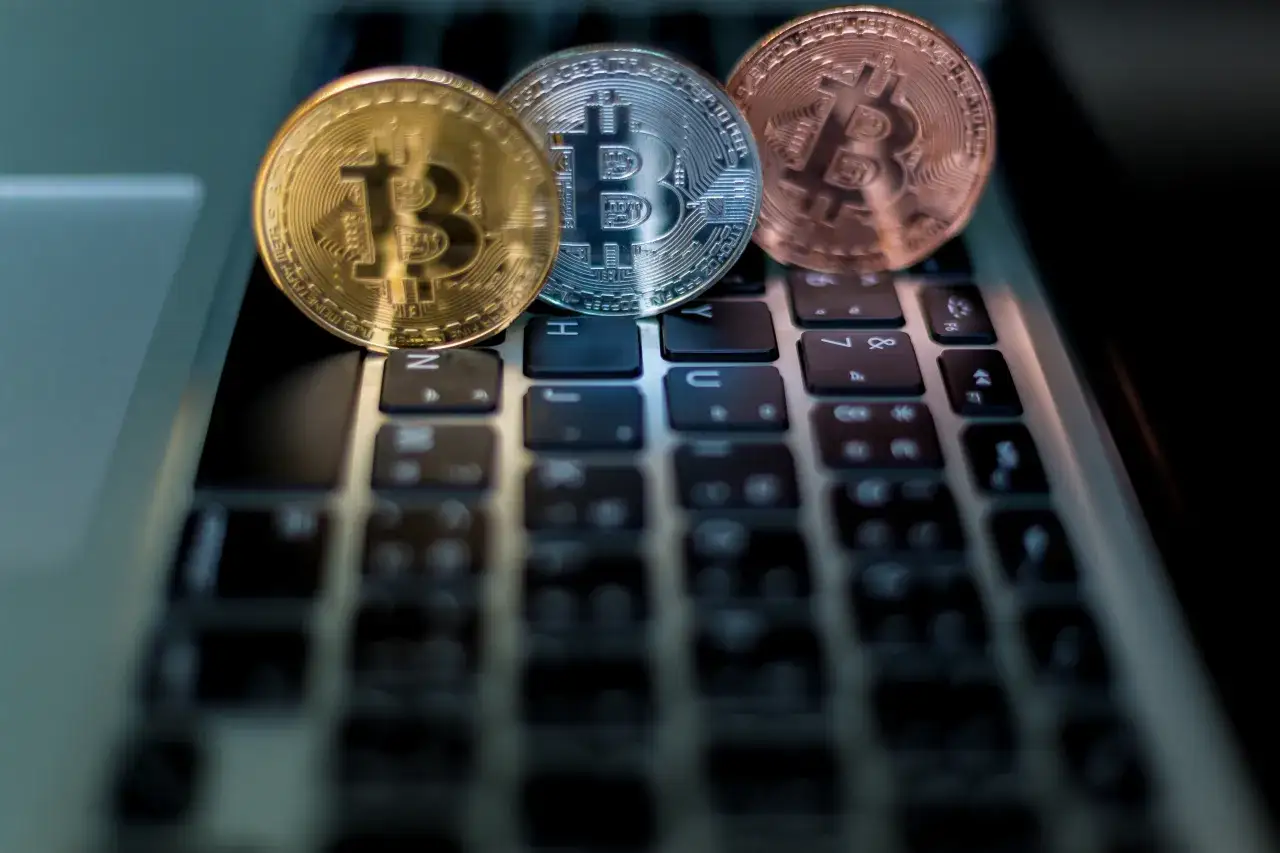 Jak różnią się przepisy dotyczące rozrywki kryptowalutowej na całym świecie?