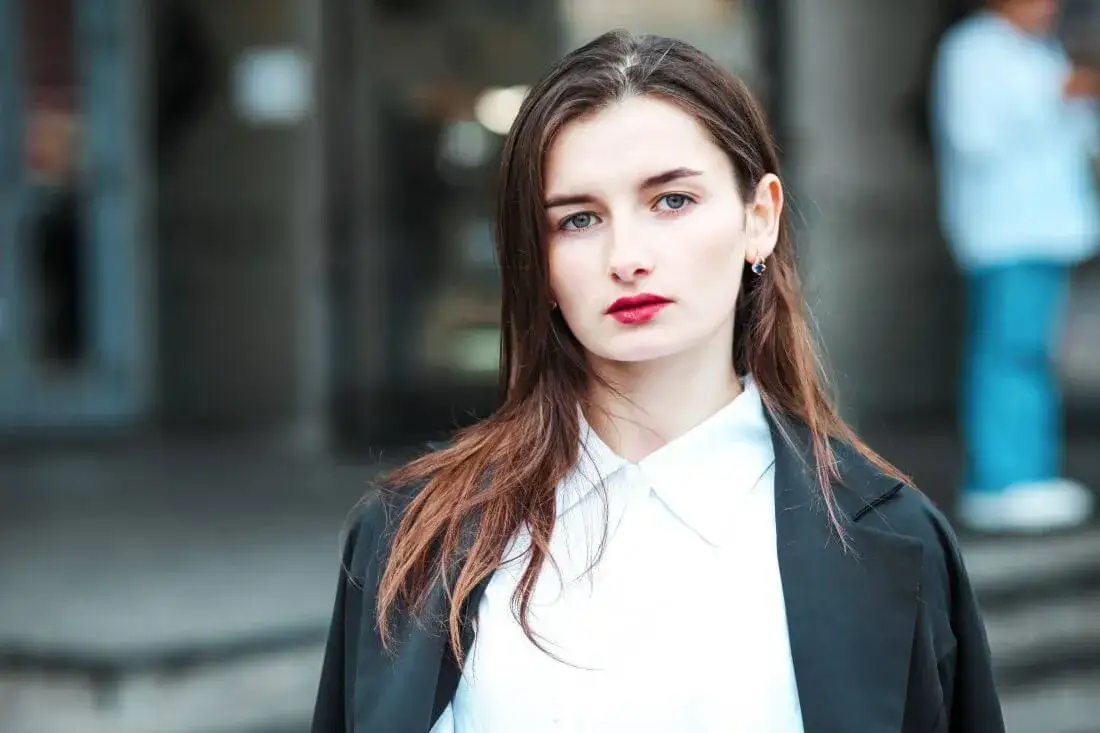 Jaka bluzka do zdjęcia do dowodu, aby uniknąć niepowodzenia?