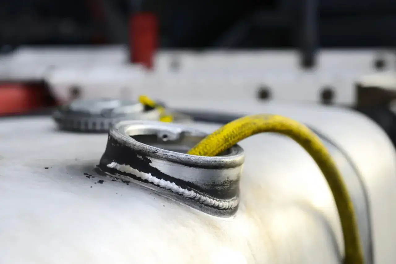 Jak kierowcy kradną paliwo? Metody, konsekwencje i jak się przed tym chronić