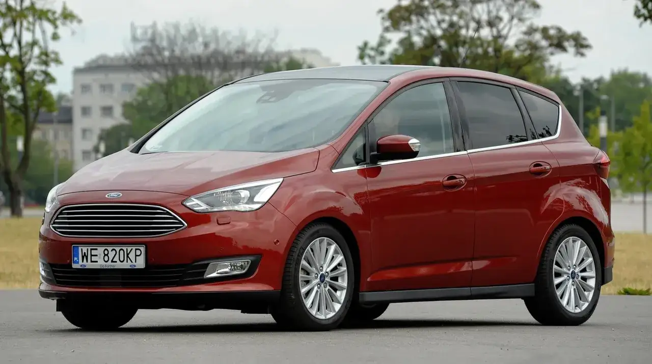 Pojemność baku Ford C-Max: 53 czy 60 litrów? Zasięg, rezerwa