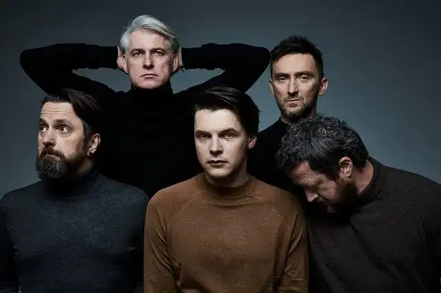 Kto śpiewa sprzedawcy marzeń? Poznaj zespół Myslovitz i jego znaczenie