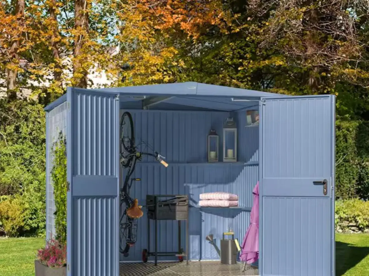 Jak daleko od ogrodzenia domek ogrodowy? Sprawdź przepisy i zasady