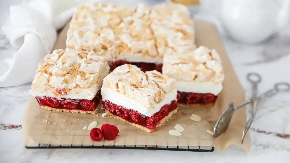 Jak zrobić malinową chmurkę bez pieczenia - prosty i pyszny deser