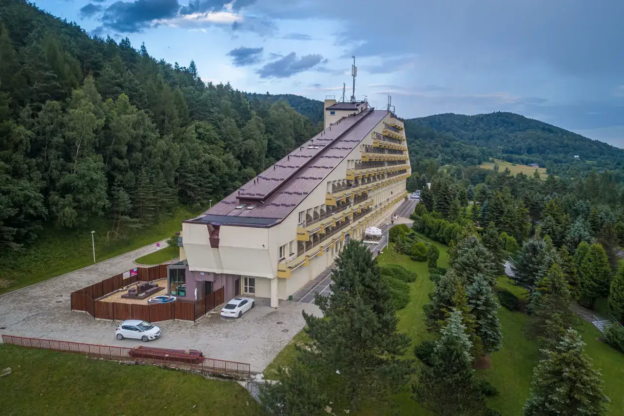 Wysowa-Zdrój: Sanatoria dla seniora jak wybrać idealny pobyt?