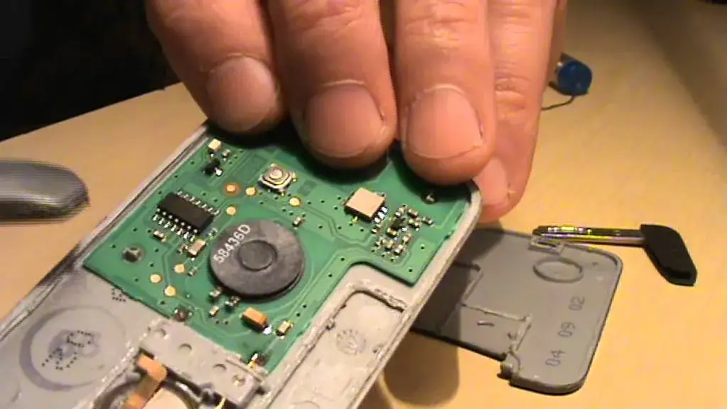 Jak otworzyć lagunę 2 bez karty i kluczyka - sprawdzone metody awaryjne