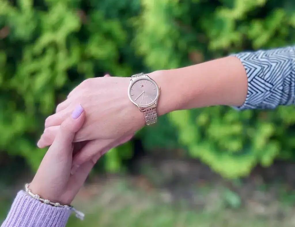 Jak wybrać idealny zegarek damski: porady na każdą okazję