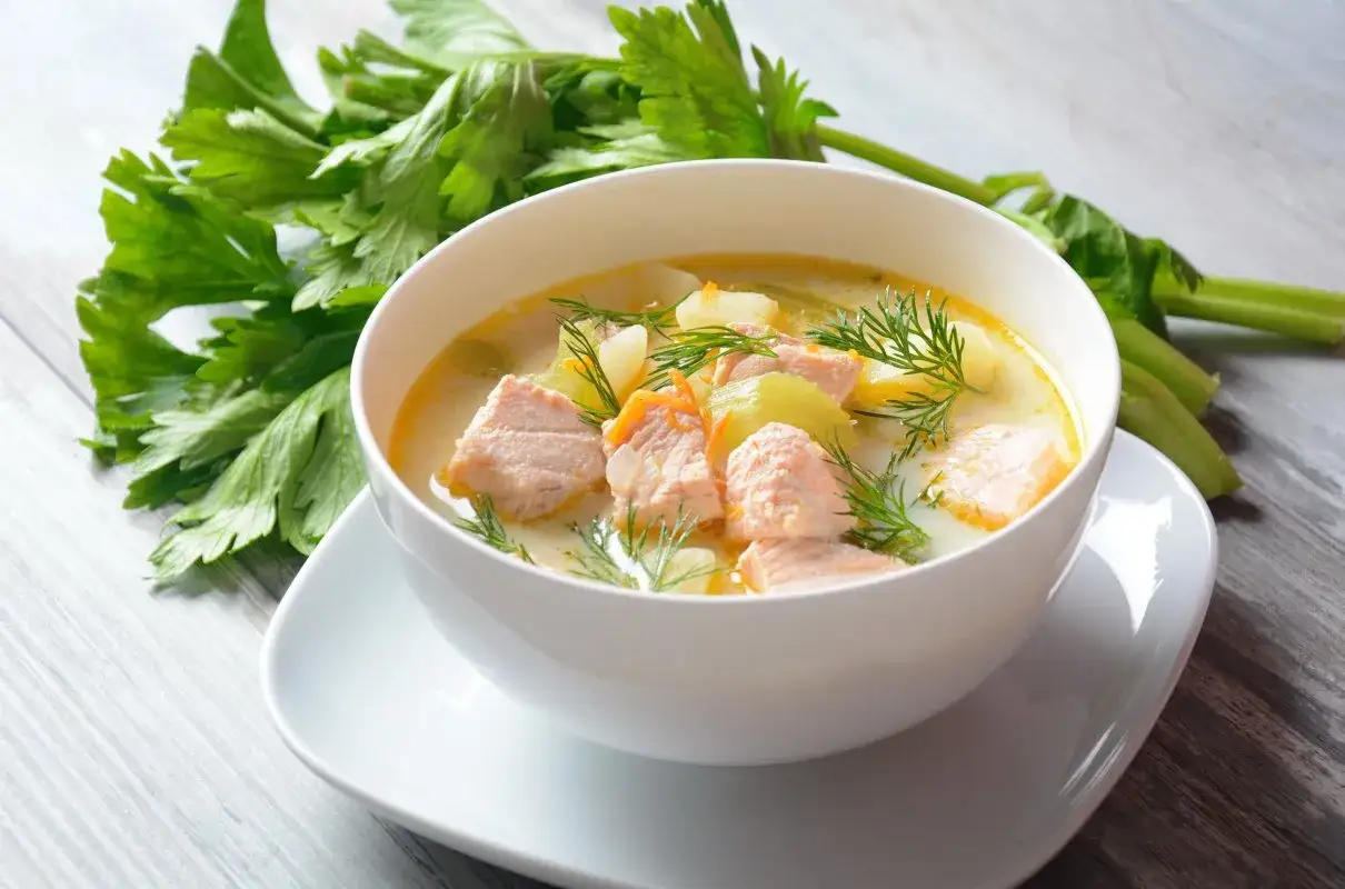 Jak zrobić zupę rybną, aby zachwycić smakiem i prostotą?