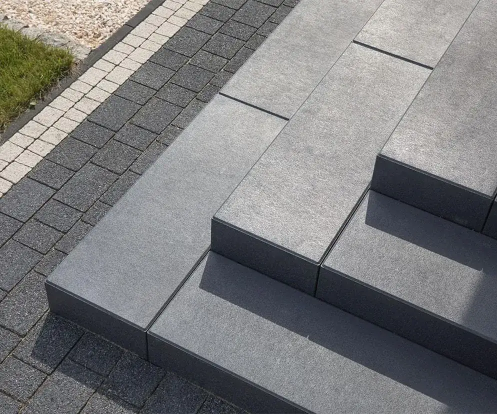 Jak zrobić schody przed domem? Prosty sposób na piękne wejście