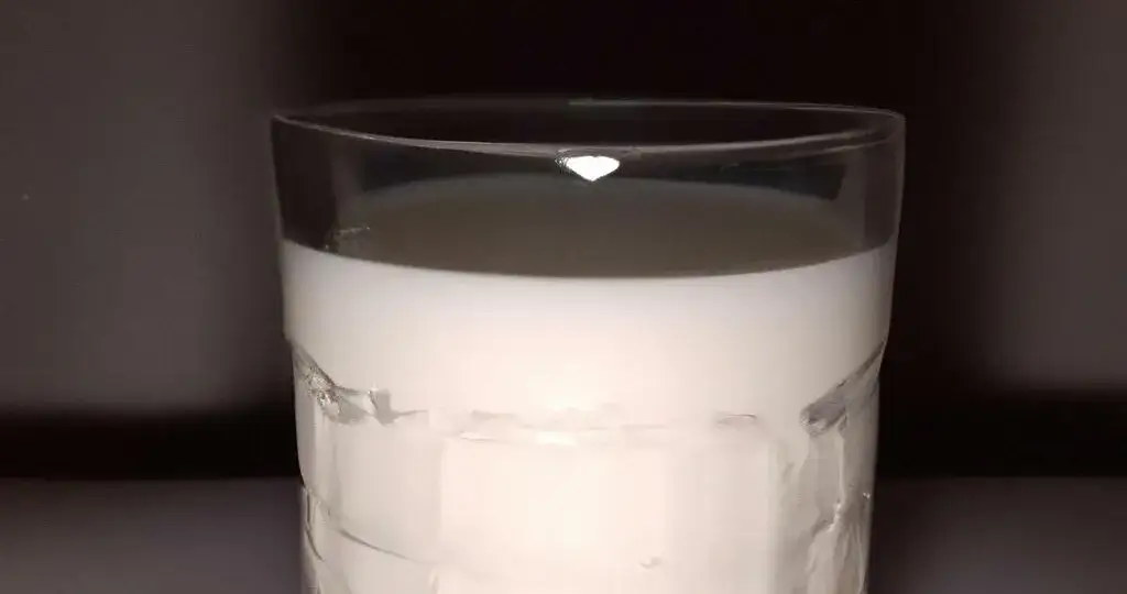 Ile kalorii ma szklanka mleka 1 5? Zaskakujące fakty o kaloriach