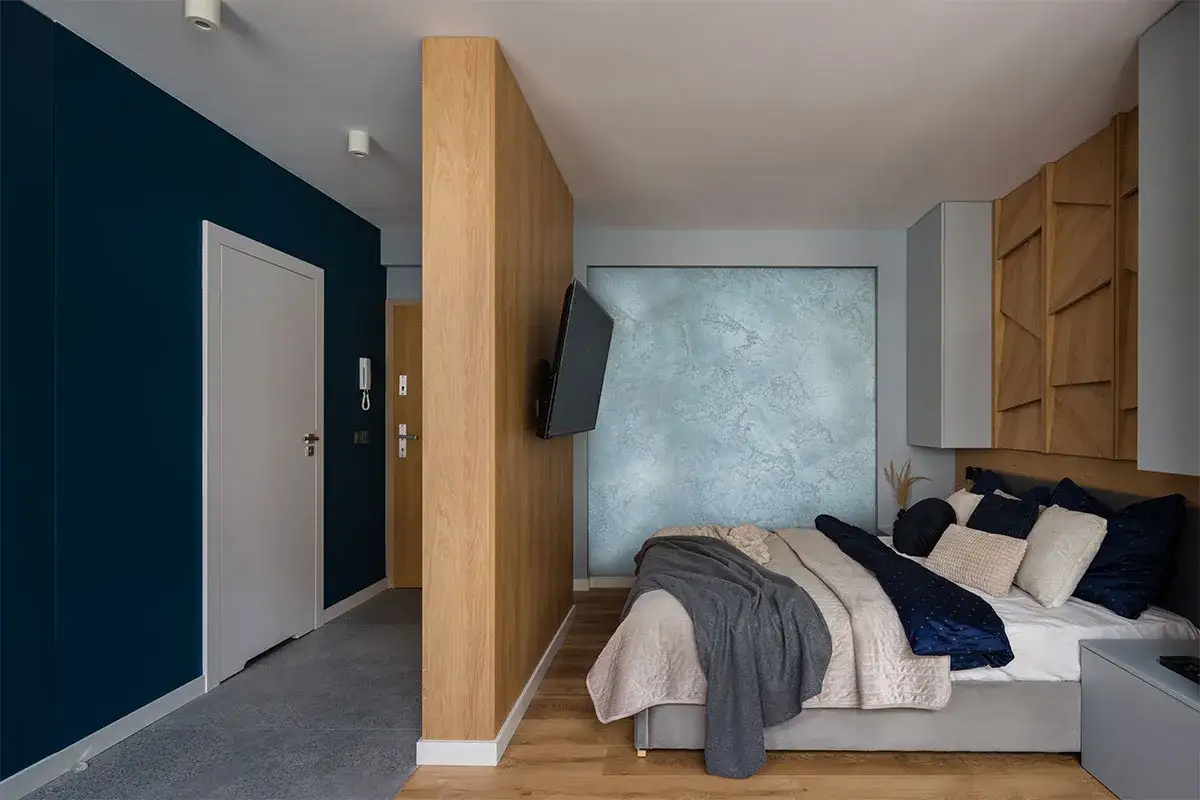 Kawalerka z sypialnią? Parawan vs regał ażurowy co wybrać?