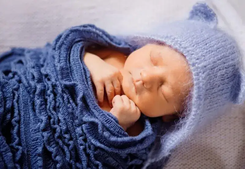 Kiedy do fizjoterapeuty z niemowlakiem? Objawy, które warto znać