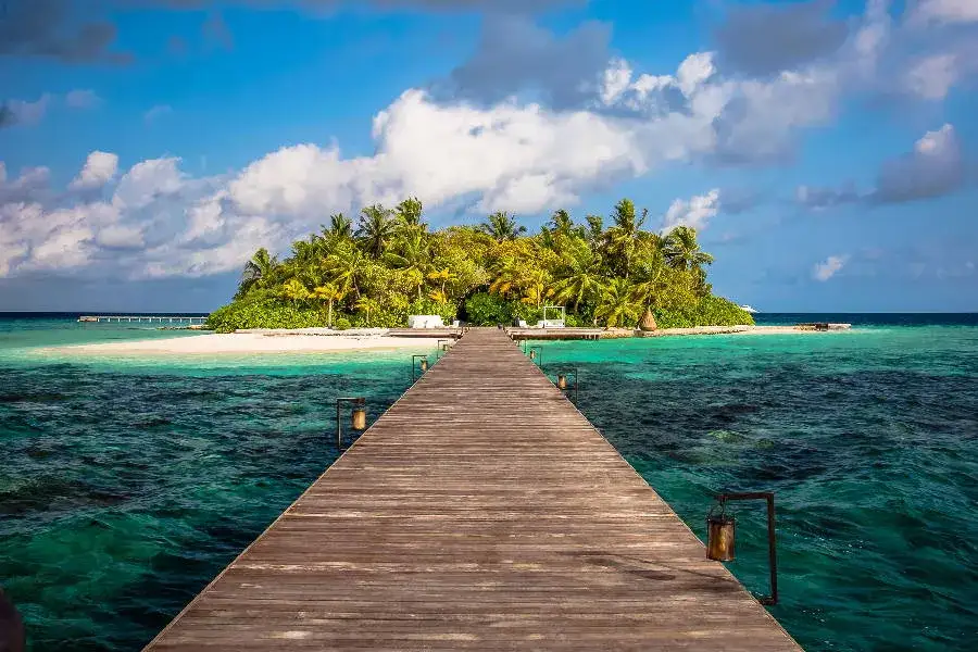 Ile trwa lot na Malediwy? Sprawdź czas przelotu i porady podróżnicze
