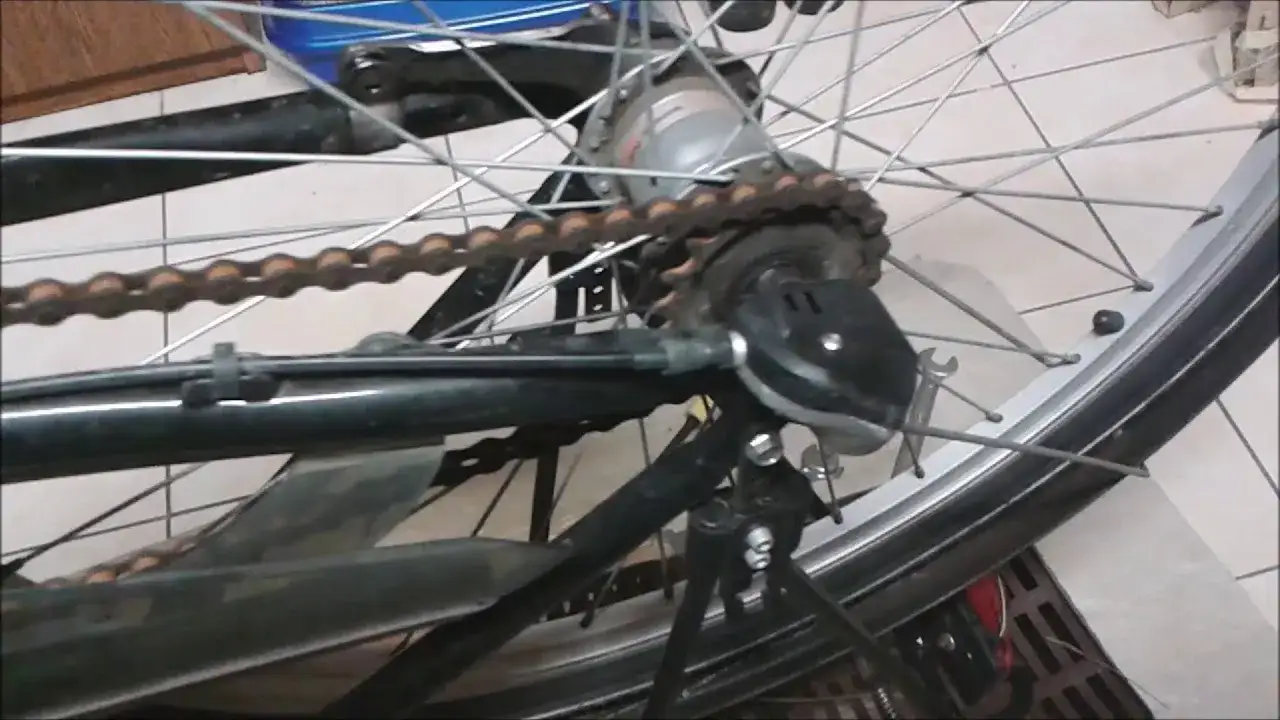 Jak naciągnąć łańcuch w rowerze z przerzutkami w piaście bez błędów